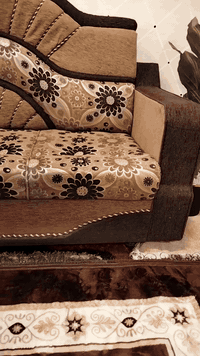 للبيع ديوان 8 أمتار خشب عراقي 5 قطع  السعر 400 07702096545 07508872865