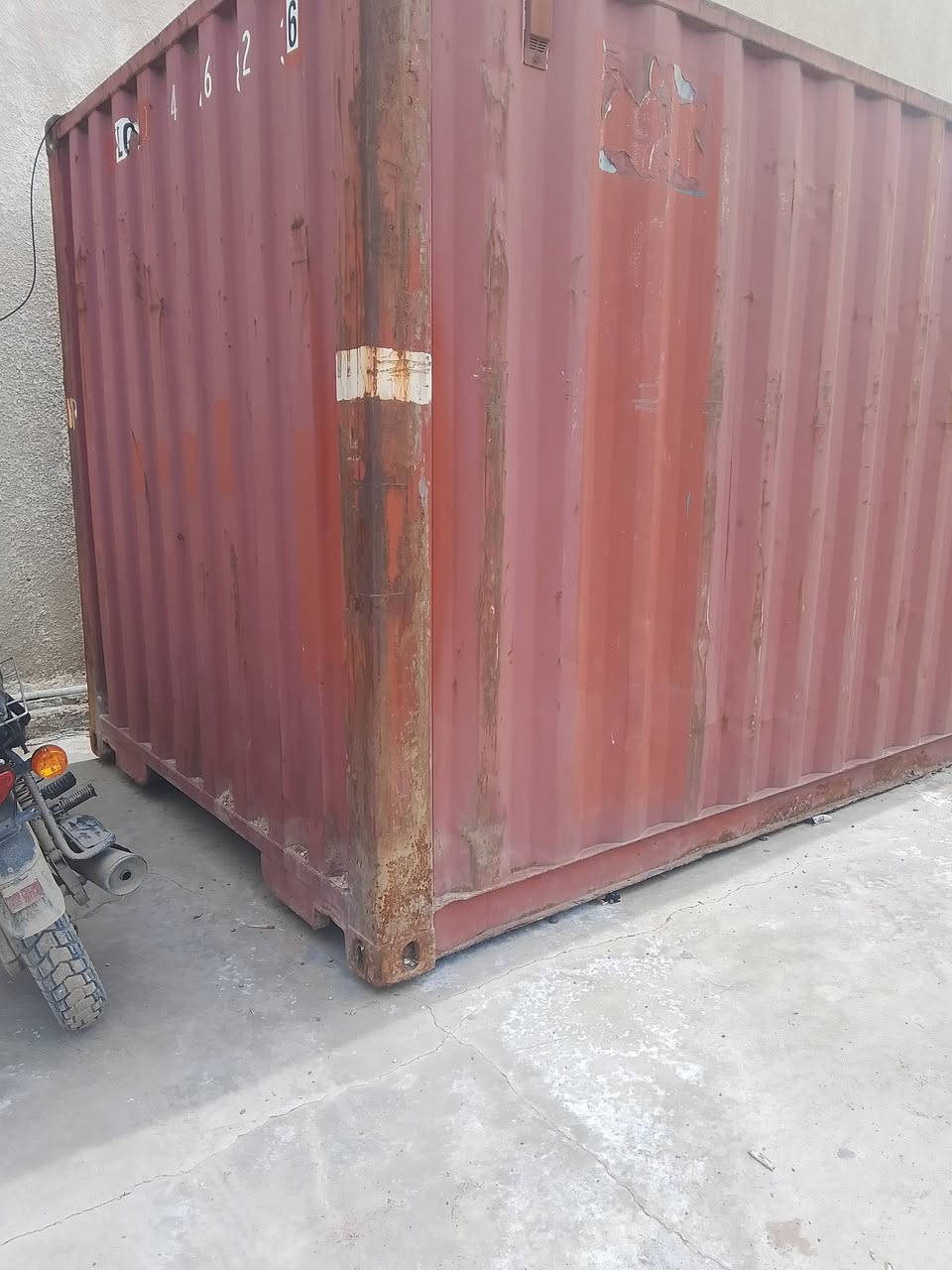 السلام عليكم حاويه لبيع 12متر جدأ نضيفه ***********
