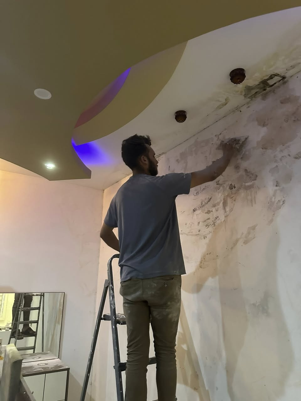 🔌 أعمال الكهرباء العامة والصيانة 🚰 أعمال السباكة وتصليح الأعطال 🎨 صبغ المنازل والمحلات 🏗️ فتح وشد الغرف والديكورات ❄️ نصب وصيانة وتنظيف السبالت 🔧 صيانة منزلية عامة
✅ كادر مهني متكامل ✅ سرعة في الإنجاز ✅ أسعار مناسبة ✅ خدمة في جميع مناطق أربيل
كل ما يحتاجه بيتك نوفره لك بأيدي فنيين مختصين.
📞 للتواصل: *********** 📍 أربيل – جميع المناطق
كهربائي • سباك • صباغ • سبالت • صيانة عامة خدمة واحدة لجميع احتياجات منزلك.نشتري اثاث ونبيع يوجد خدمةتوصيل 🚚
