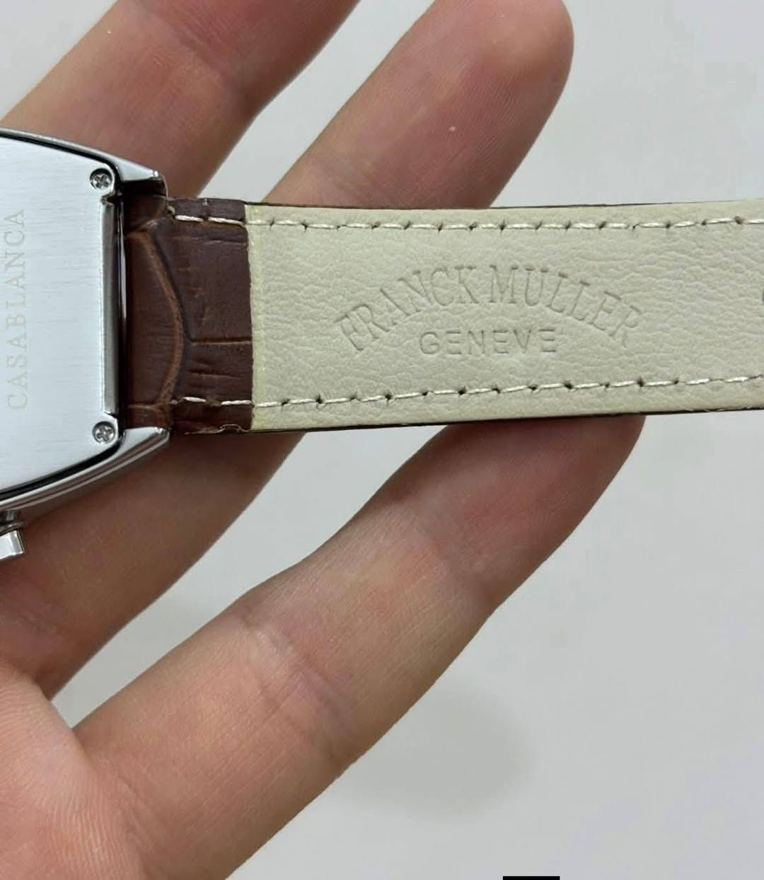 فرانك مولر اوتماتيك موديل قديم وزن ثقيل ضد الماء
غير مستخدم نظافة ١٠٠٪؜ مع العلبة
مكينتها اوتماتيك وتكويك تشتغل نظامين
قطر الساعة ٤٣
سناتر شغالة كلها
السعر 45  الف سعر نهائي رقم ***********
