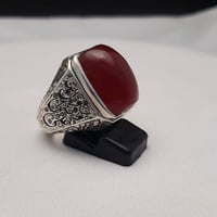 يمنيات • ثقيل • ياقوتي