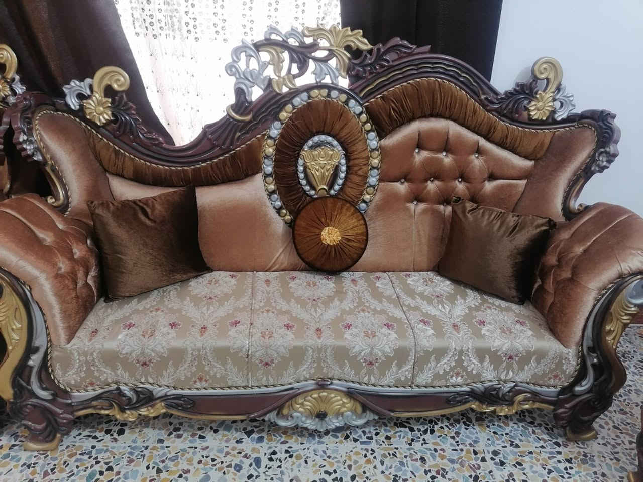 #غراض #للبيـع 
ميز  تواليت سعره ٧٠قفل  
كنتور  ٨٠قفل‏‪
تخم ٢٠مقعـد تركي حطاطه الواحد ٧٥٠ قفل 
الشراي خاص


**إذا كنت صاحب هذا الإعلان وتريد حذفه لأي سبب، رجاءا أرسل رسالة إلى الدعم الفني**