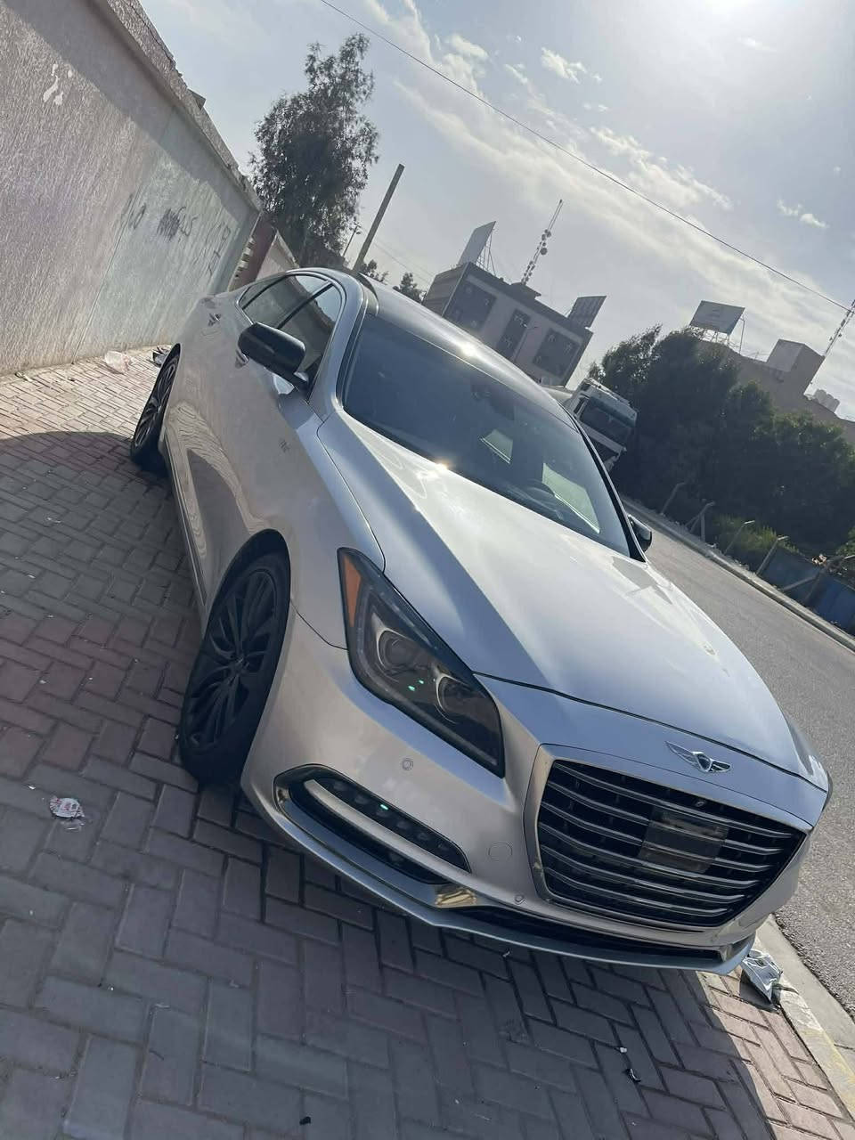 جينيسيس G80 محرك 5.0 - ملكة الفخامة للبيع
 للباحثين عن التميز والراحة المطلقة، متوفرة الآن سيارة جينيسيس G80
بمواصفات خاصة وقوة محرك جبارة.
تفاصيل السيارة:
• النوع والاصدار: جنيسس2018
• المحرك: (5.0L (8 - وحش على الطريق وعزم ما يتوصف.
• اللون الخارجي: فضي (سيلفر) ميتاليك مميز جداً ونظيف.
• الرقم: - اربيل
المواصفات والإضافات:
كير طيارة
• التصميم الخارجي: فتحة سقف بانوراما، جناح خلفي (سبايلر) بلون أسود
رياضي، ويل كب (رينج) أسود ملكي يعطيها مظهر هجومي.
• الإضاءة: نظام LED كامل أمامي وخلفي مع عدسات زينون وكالة.
• النظام الرياضي: عادم رباعي (4 مخارج صالنصة) يعكس قوة محرك ال 5.0.
• المقصورة: داخلية فخمة جداً، كشنات جلد، تبريد وتدفئة، شاشة كبيرة،
وكافة أنظمة المساعدة على القيادة.
• ماوس تحكم بالشاشة
• داتا شو امامية
الحالة العامة:
• السيارة بحالة ممتازة (نظافة عالية جداً).
• محرك وكير وصدر بشرط الفحص والضمان.
• تايرات بحالة جيدة جداً، السيارة ما تحتاج أي مصاريف.
$ السعر والمعلومات:
• السعر 188 (قابل للتفاوض البسيط للجادين).
•المسافة المقطوعة : 103
حادثها جاملغ سرقه وباب بالعراق بدون دواخل
لتواصل ***********
