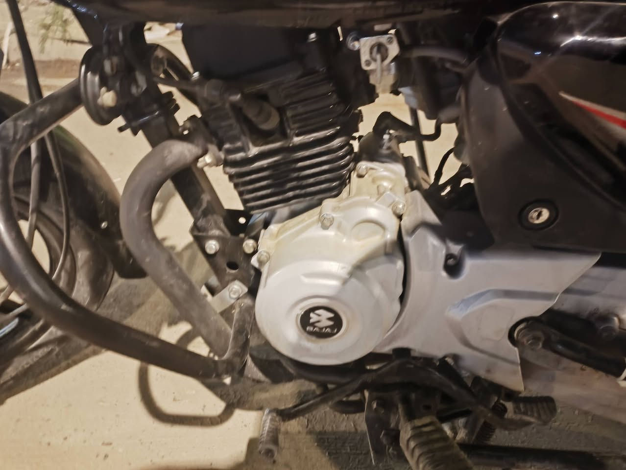 سلام عليكم دراجه بوكسر مديل 22 دراجه سنويه ورقم نكليزي
الدراجه مضمومه استعمال شخصي دراجه مكفوله من شخط اذا بيها شخط تاخذها بلاش ومداورك عليه مكينه خرسه كلها زيرزو من طول لطول 

***********
