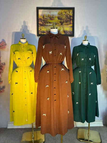 فساتين وتراكات 
قطع اخيرة 
للحجز والاستفسار راسلونا واتساب *********** كركوك
