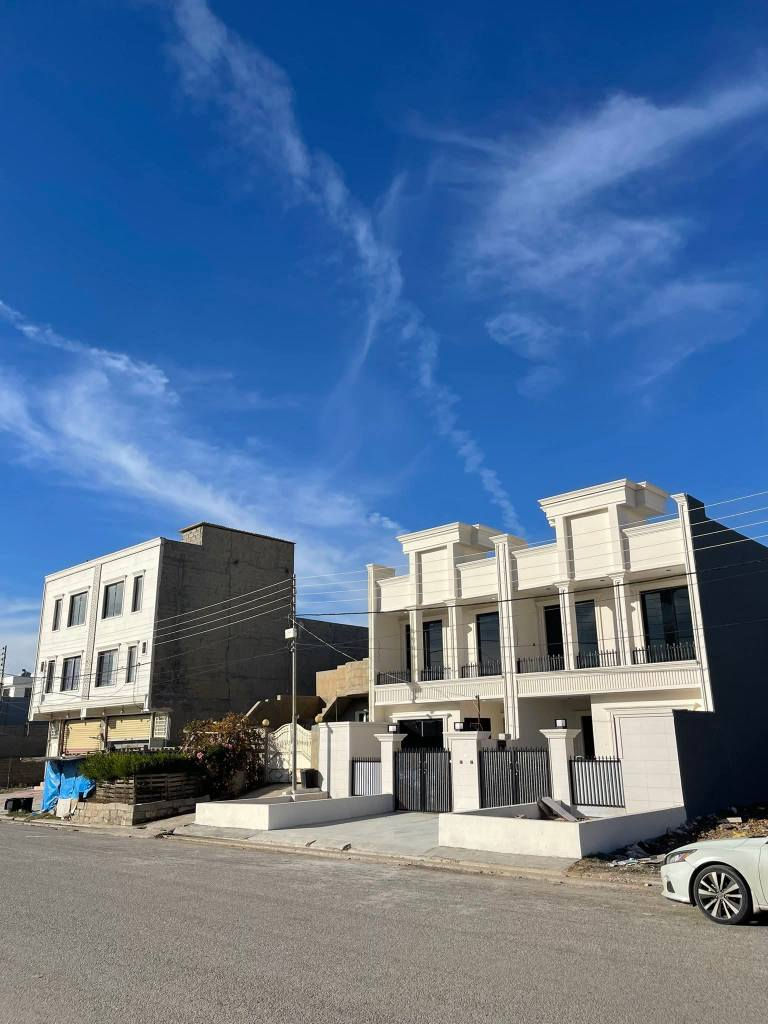 بيت للبيع في اربيل 
طابقين 4 غرف نوم 
مساحه 125مترطابوو
بيت مباشر على سايدين 40م
,,,,,,,,,,,,,,,,,,,,,,,,,,,,,,,,
*********** 
***********
*********** أربيل, العراق
