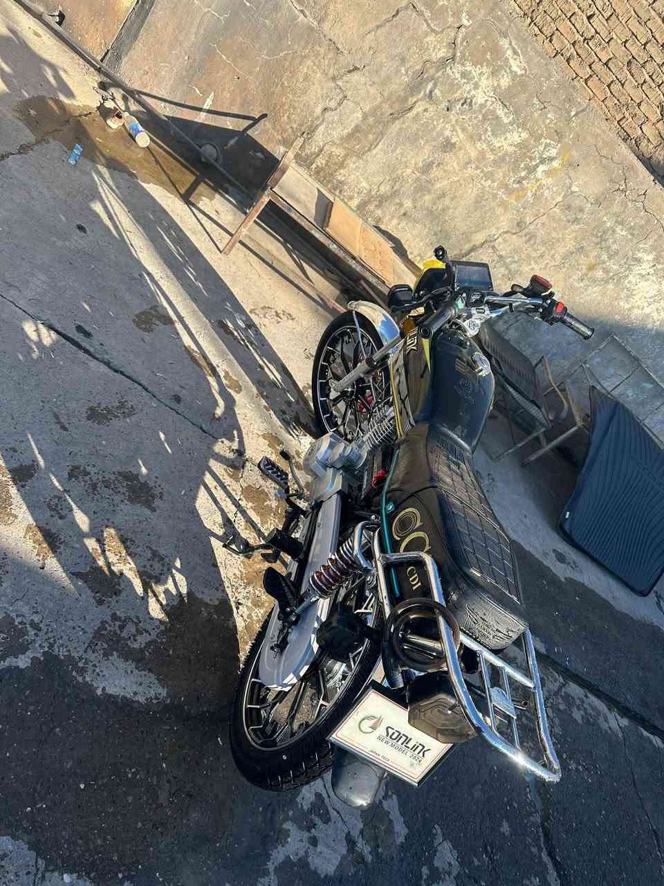 دراجة سونك مديل 25 اصدار شهر 10  محرك 200  ماشية 4000 والدراجة بعدهة جديدة منفيس موجود بصمة موجودة الدراجة للبيع او مراوس ??
ب 24 او 25
للستفسار خاص او تصال علة هاذة الرقم //
***********
