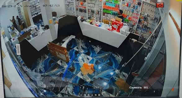 مستعدون لتجهيز وتنصيب الكاميرات 📸
لكافة المواقع🌍
( منازل _ محلات _ شركات - مجمعات سكنية)
تجهيز وتنصيب وصيانة وبرمجة كافة انواع كاميرات المراقبة 📸
تنصيب كامرات عالية الجودة بدقة احترافية🔥
  🔴كادر متخصص بكاميرات المراقبة وصيانتها  والبرمجة
 متواجدون في جميع مناطق الكوت

  ويتوفر لدينا جميع أدوات التنصيب الحديثة 🧰
للاستفسار يرجى  الاتصال  على الارقام التالية : 
📞☎️
***********
