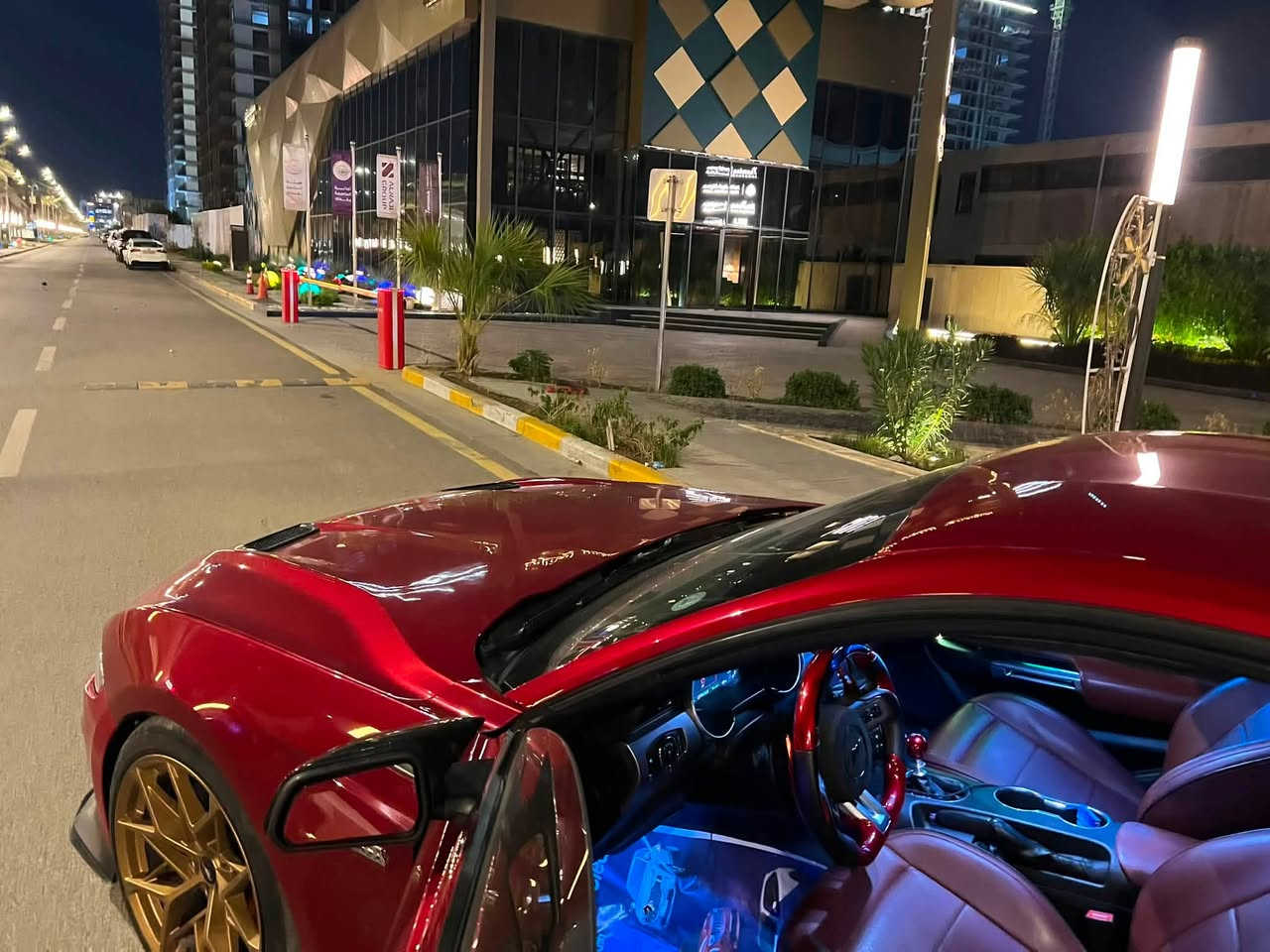 السلام عليكم موستنك جيتي 2021 لون مميز ممشى 72 الف كيلو متر قابل للزيادة فول مواصفات ديجيتال رقم اربيل تحويل مباشر السيارة حلوة برمجة عصام  حادثها بامريكا قطعتين واحد كلير واحد سرقة وصار بيها قطعتين بالعراق السعر 185 وبيها مجال بسيط  
***********  متواجد رصيد +واتساب
