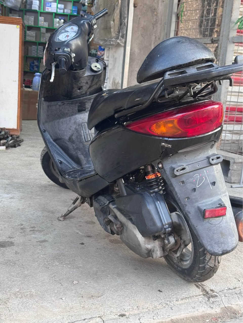 بريز 140 
كلشي بلادي عدا المكينه مستحقه تجفيت
 شغاله نص هندر بأي وقت
نقصه ستاند تعليك + باتري
سعرهه 325 بيه مجال بسيط 
عنواني بغداد الكماليه 
*********** بغداد, العراق
