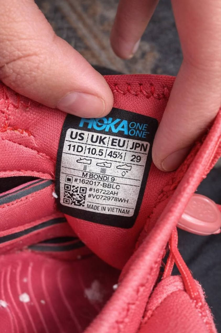 👟 HOKA ONE ONE
السعر : 30000 دع 

✔️ حذاء HOKA أصلي
✔️ تصميم Outdoor عصري باللون الأحمر الجريء
✔️ خامة علوية Synthetic + Mesh بفتحات تهوية مريحة
✔️ نظام شدّ سريع Quick Lace لثبات وسهولة لبس
✔️ توسيد قوي بامتصاص صدمات عالي لراحة طويلة
✔️ نعل مطاطي خشن بقبضة ممتازة ومقاوم للانزلاق
✔️ مناسب للمشي الطويل، الرحلات، والاستخدام اليومي
✔️ صناعة Vietnam
📏 المقاس:
US 11 | UK 10.5 | EU 45⅓ | 29 CM

📞 للتواصل: الاتصال على الرقم *********** أو على الواتساب

🚚 متوفرة خدمة توصيل لبغداد وكل المحافظات
👇
tiktok.com/@almusawi.brand

3051
