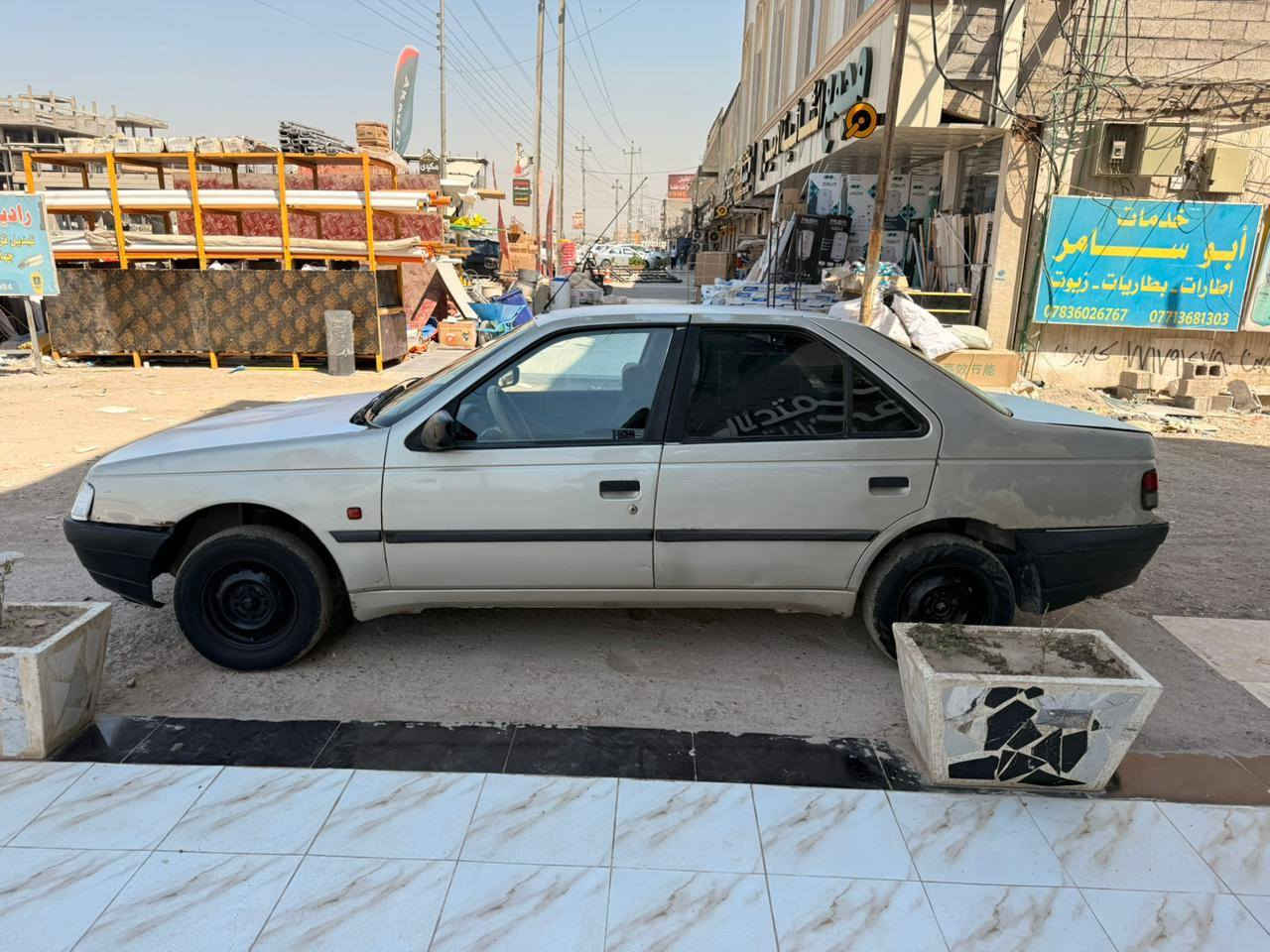 السلام عليكم للبيع بيجو روى موديل 2009 سيارة جاهزة بيهة طخة بلجاملغ الخلفي الي ورة السائق فقط الباقي كلة بلاد تبريد ثلج صدر امامي خلفي تايرات سيارة خير من الله رقم كربلاء تحويل ثاني يوم  مكاني بغداد بسماية سعرها 29 وبيهة مجال رقمي ***********
