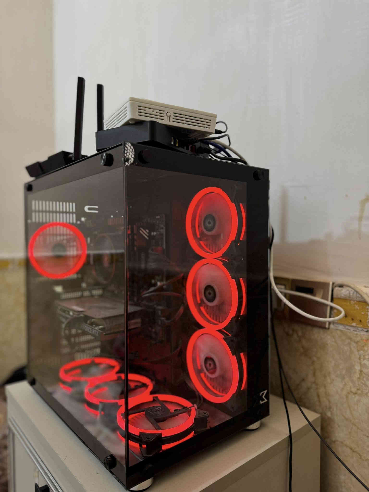 للبيع. الpc و الشاشه و كافة الملحقات الموجوده 
المكان بابل 
*********** واتساب
