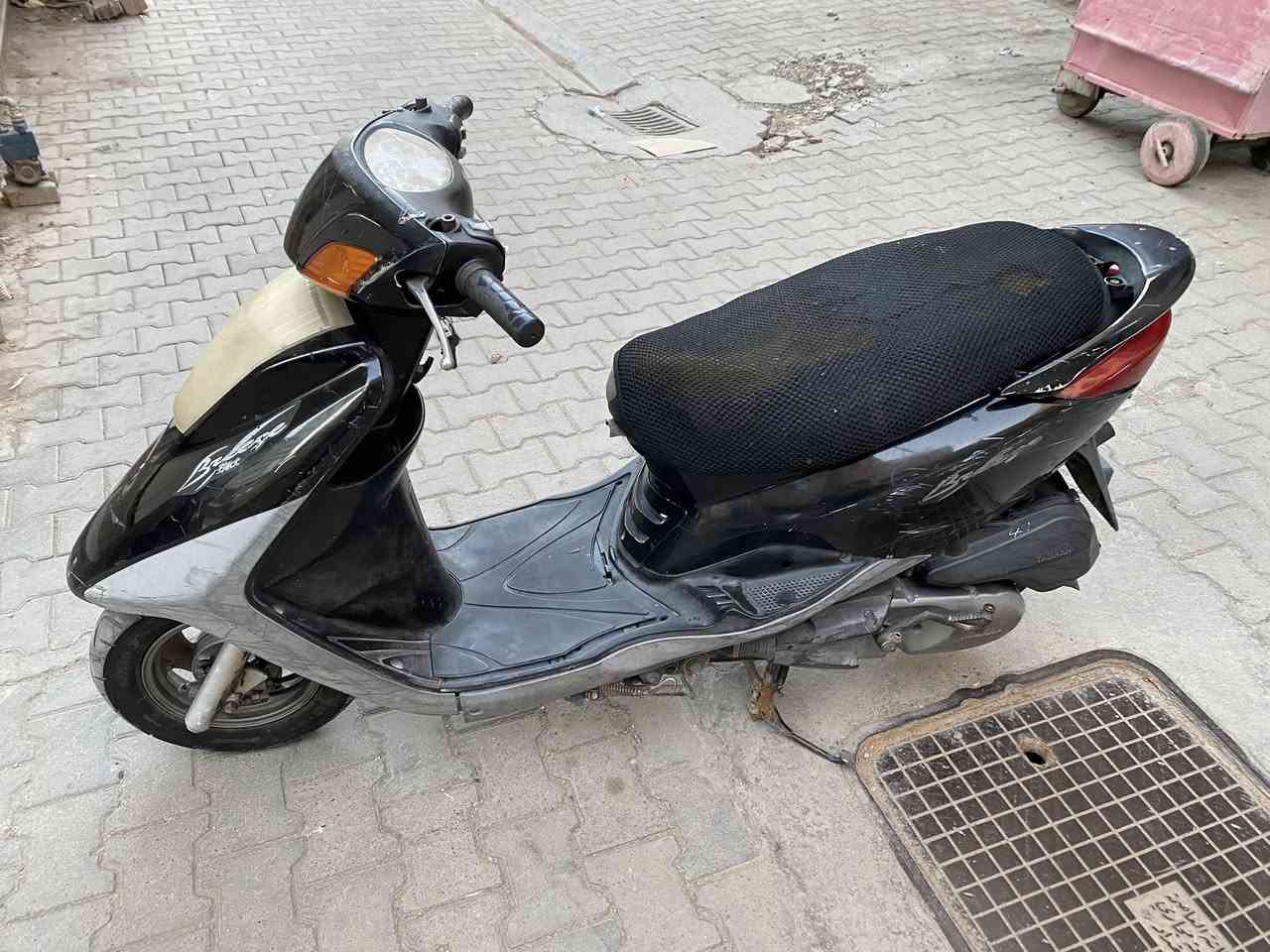 دراجة بريز للبيع نضيفة ومكينة ناعمة ونشطة  فقط بيها لاستيك ولف تبخر فقط من الجو بارد وتقطع الدراجة نضيفة شكلها بالحقيقة انضف سعرها 525 المكان بغداد الكاظمية 
رقم الهاتف / ***********
