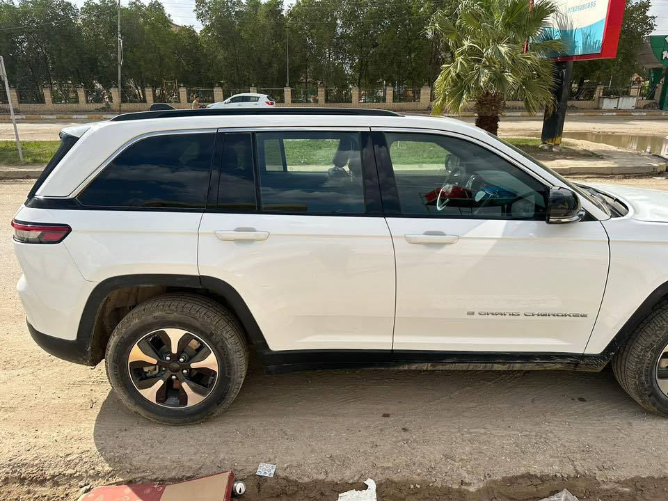 السعر 275$ وبيها مجال
جيب كراند شيروكي ( 4xe هايبرد ) لمتدد
Jeep Grand cherokee  2024

رقم السيارة بغداد 

محرك : 2000 تيربو +هايبرد +كهرباء

ماشية : 37   الف ميل

حاله الايرباك : سليم 💯

المواصفات :

 

لمتدد 

١- بانوراما 

٢- بصمة تشغيل وابواب وتشغيل عن بعد

٣- صندوق كهرباء 

٤- مقاعد جلد + كهرباء + خزن ميموري

٥- تدفئة سترين + مقاعد

٦- خمسة راكب 

٧- رادار 360 درجة 

٨- تحديد مسار 

٩- حساسات خلفية 

١٠- تبريد قطعتين 

١١- خمس انضمة قيادة 

١٢- دفع رباعي. 

١٣- كير موس 

١٤- هاند بريك بصمه 

١٥- شفتات ستيرن 

١٦- لايتات لد 

١٧- هيترات في الكشن 

١٨- ستيرن كهرباء +فول تحكمات 

وبعد بيها هواي مواصفات 
السيارة كلش حلوة ونضيفه 

 

رقم الهاتف : ***********  واتساب واتصال 
العنوان الديوانية
