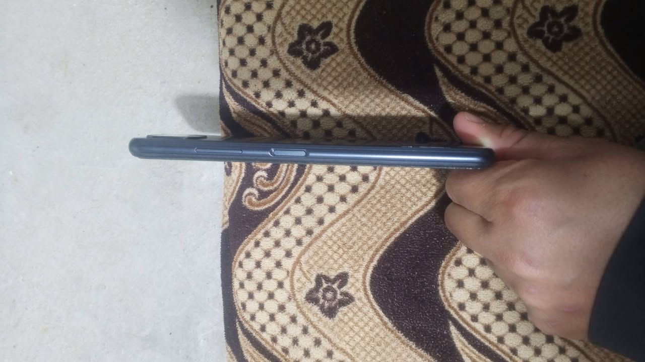 يالله متاح جهاز اي 22 ذاكره 128 بصمه جانبيه كله شغال ببجي 60 فريم. سكن رمادي شارع 60 
سعر 75 وبي مجال هاذه ***********
