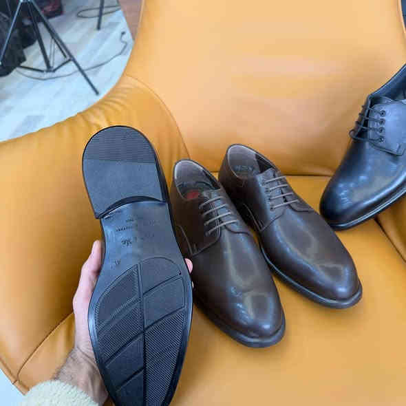 ⁨ ⁨ صنع في العراق 🇮🇶 
 جلد طبيعي من داخل والخارج جلد طبيعي 
⭕ السعر 70,000 الف مع توصيل 
*********** :📞
📍:خانقين مقابل مركز شرطة خانقين
