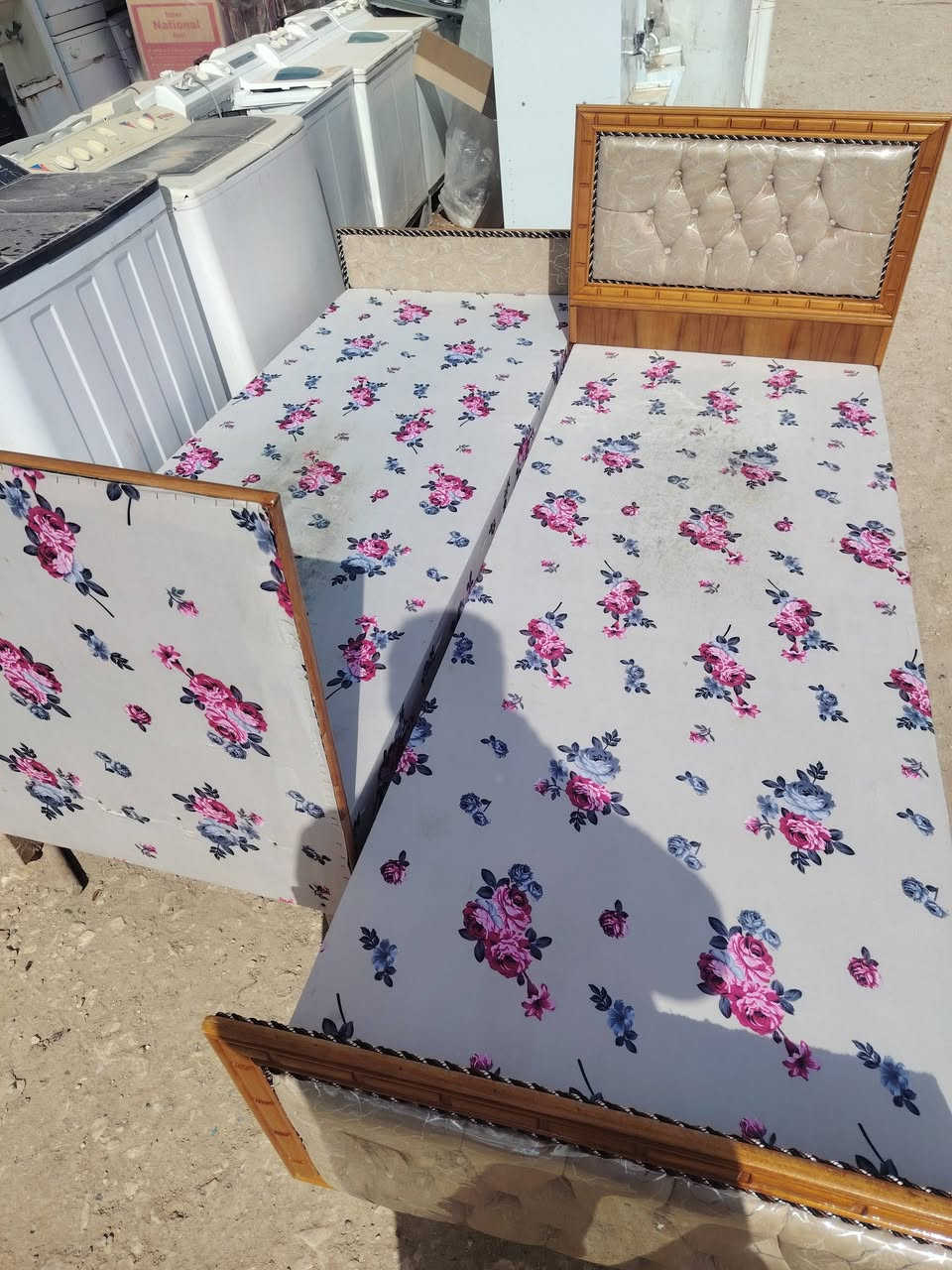 تخت نفر واحد عراقي 
عنوان الشارع سنجار مقابيل تربيه تلعفر مجمع الهابش 
***********
