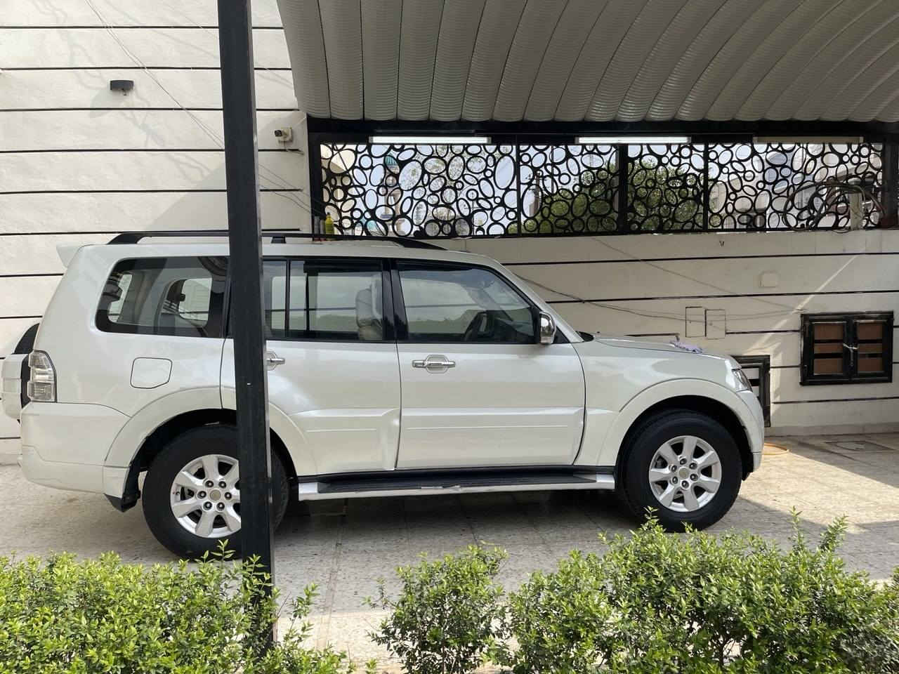 السلام عليكم
بايجيرو موديل 2010حبتور 
مواصفات الحبتور معروفه 
ماشيه 178الف
سنويه 2030
هزه جديده 
سياره خير من الله 
بيه جاملغ صبغ ايمن 
وبيه اسم  بخار بدون تنقيص 
كير خير من الله صدر جديد 
معالج طسه مسويه سياره ناعمه واحله من الصور 
السونر مرفق مع الصور والفيديو 
السعر 122بيه مجال جدا بسيط
مكان السياره بغداد البلديات قرب الأمن العامه/حي التجار 
للاستفسار على الارقام التاليه 
***********اتصال فقط
***********واتس اب فقط
