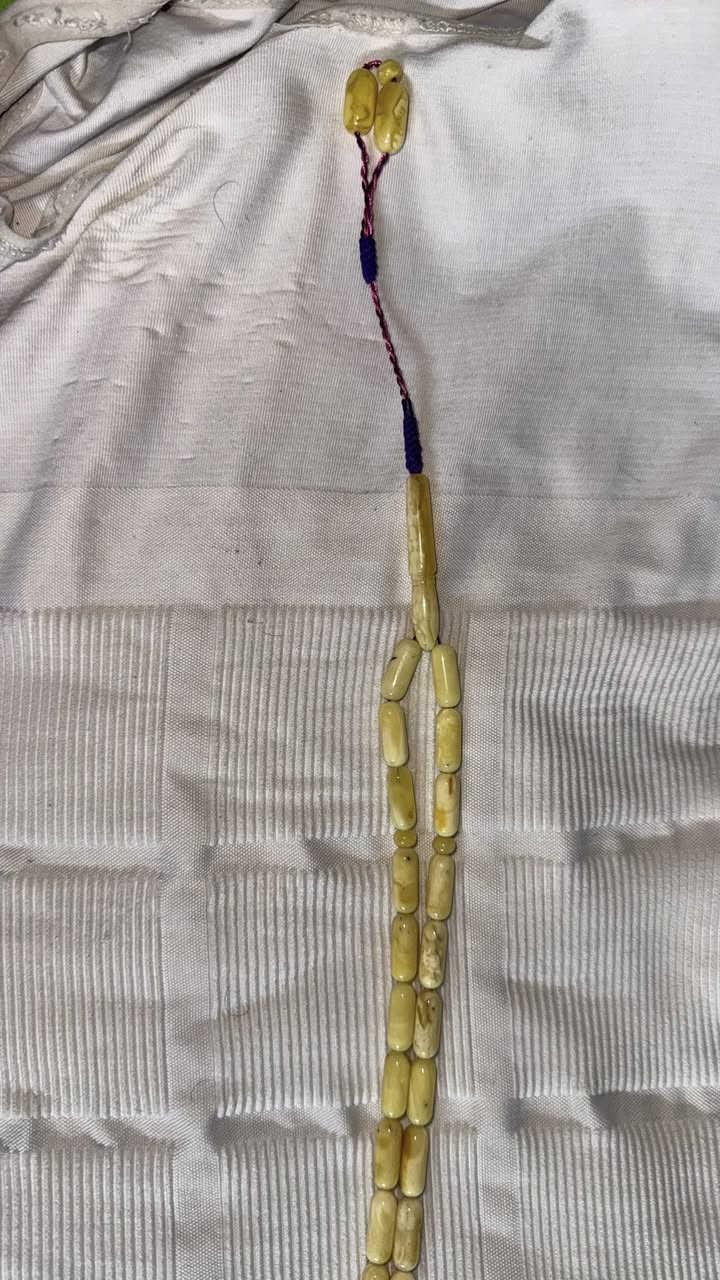 سلام عليكم سبحتين للبيع للتواصل واتساب *********** مكاني بغدادالاعظميهالاوله بولنديه مكفوله من الحراره والمعالجه وقديمه حيل الوزن 22 غرام السعر 225 الف جوه سعره بهوايه ومعروفه اسعار البولندي بالسوك اغراماته 
الثانيه كبسوليه جنيه بيظه بدايه تغليف قديمه عدي شاهده يموت الوزن27 غرام السعر 160 الف قع كلش حلوه بس الكامره ظالمته شراي راسلني واتساب او اتصل مموجود علا الفيس بوك
