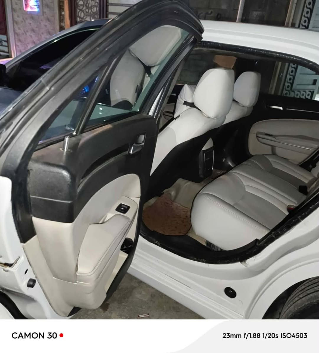 السلام عليكم اخوان اوباما 2016 سيارة نظيفة بدون حادث بس بيها ملاحظات بسيطة باب السايق مفتوح معير وراجع وطخة بسيطة يم قبق البانزين
للاستفسار هذا رقم صاحب السيارة

‭0770 170 2148‬
