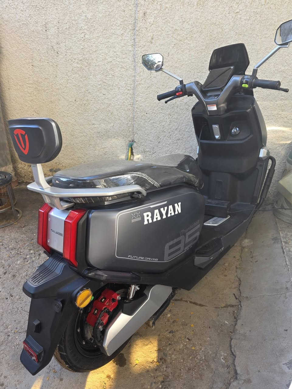 سلام عليكم دراجه ساعقه ريان البيع نضيفه كلش ما متعوبه  بصمه
مثبت سرعه 
لات عالي نهار 
تيارت جدد مال شركه 
دوشمه كشن ليلون
 السعر  ١١٥٠ بيه مجال قليل كلش مكاني شارع فلسطين 
***********
