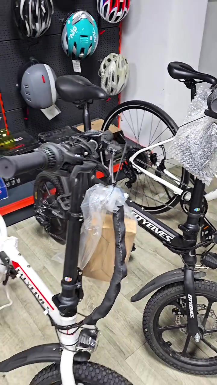 ⚡🚴‍♂️ دراجة كهربائية مميزة للكبار من ماركة CityElves 🔥

🔹 حجم 16
🔹 محرك خلفي بقدرة 250W
🔹 سستم ميكانيكي Shimano 6 سرعات
🔹 5 سرعات كهربائية
🔹 سرعة قصوى تصل إلى 27 كم/س
🔹 مناسبة للمشاوير اليومية والتنقل بكل راحة

💰 السعر: 450 ألف فقط

خدمة توصيل متوفّرة لجميع المناطق
إمكانية الشراء بالأقساط لحاملي بطاقة كي كارد – مصرف الرافدين

🕓 من الساعة 4:30 عصراً إلى 11:00 مساءً

📍 معرض دكتور بايسكل
بغداد – السيدية – شارع ٤٠ (الاطفاء) قرب مطعم SunCity

#CityElves
#EBike
#دراجة_كهربائية
#دراجات
#دكتور_بايسكل


**إذا كنت صاحب هذا الإعلان وتريد حذفه لأي سبب، رجاءا أرسل رسالة إلى الدعم الفني**