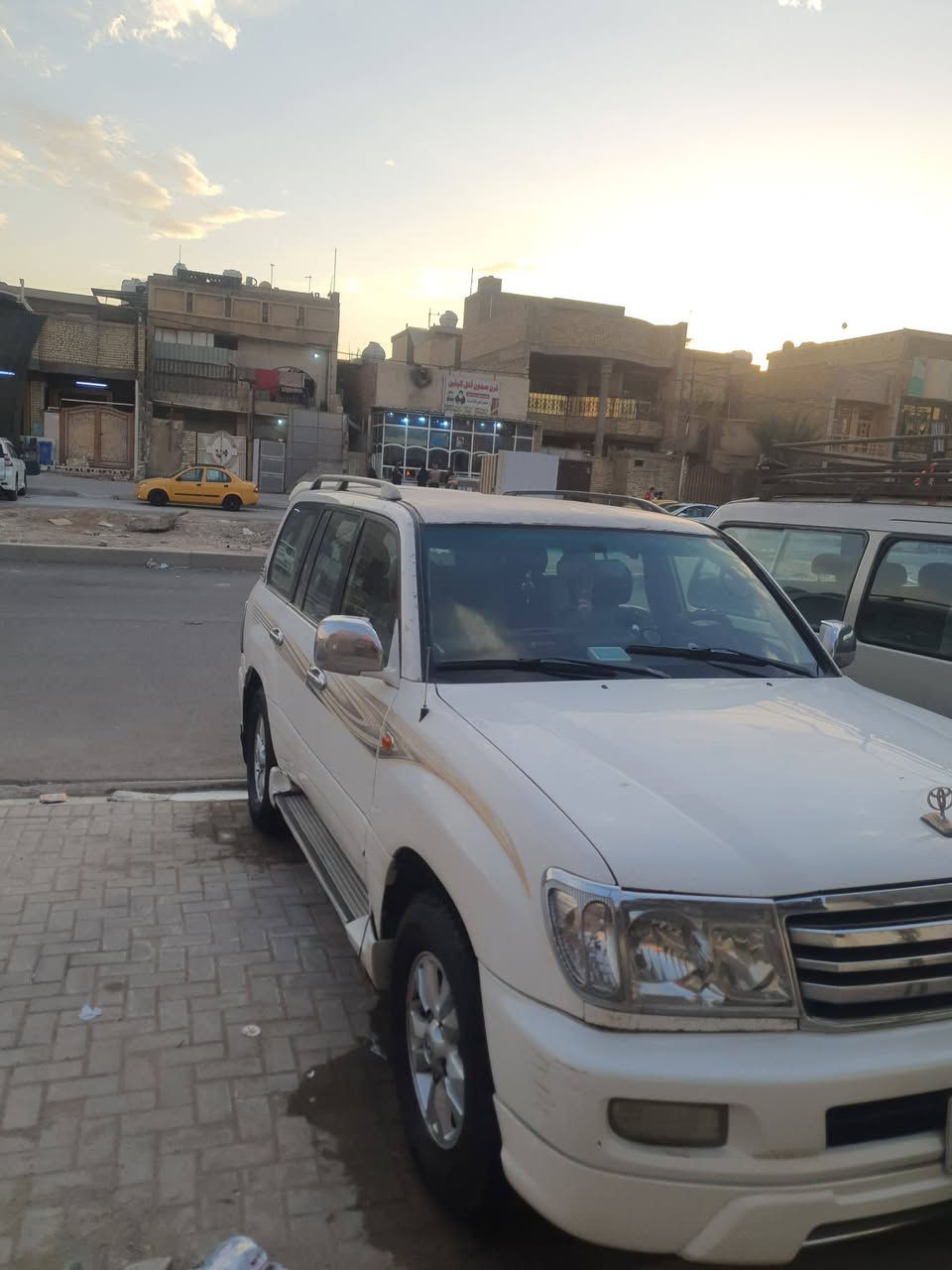 سلام عليكم لاندكروز 2004 محدثه 2007 رقم بغداد تخم تاير حداديه جديده للعلم مصبوغه حزام السياره تبريد 3 قطع بدون حادث   كلها شغاله الكهربائيات  تفاصيل اكثر السعر 140 وبيها مجال للطيبين 
***********
