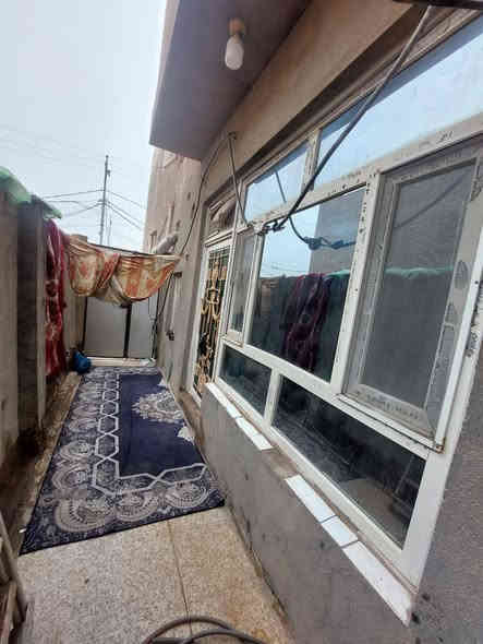 سلام عليكم ١٥٠ متر مبنيه مشملين واحد ٥٠ متر والثاني ١٠٠ متر طابو صرف شارع  ١٠٠تجاري  بنيان درجه اولى  صب الميه و٥٠ متر عكاده  حاليآ هاي صور فقط ال١٠٠متر السعر اكلي ٢٠٠وعشره  مليون وبي مجاله قليل 
موبايل بي واتساب ***********
