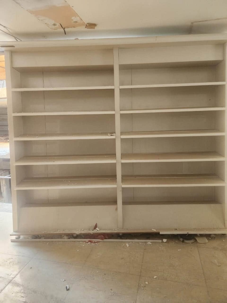 سلام عليكم ديكورات للبيع رفوف ديكور محلات كوزمتك عطور ساعات جنط اي شي يصيرن للاستفسار الاتصال ***********المكان بغداد
