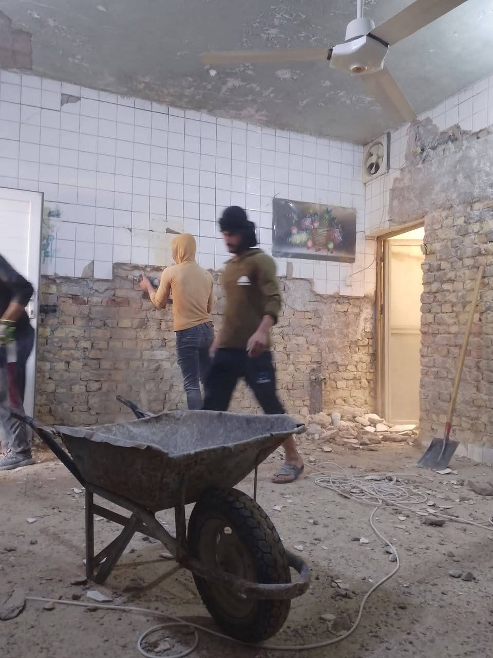 سلام عليكم  / يوجد كادر عمل جاهز/ تصعيد مواد/ تنضيف بيوت/ تفليش/ تكشيط/ تنضيف حدائق/ دفن نهري  / شقلنه ليل ونهار   /ومعداتنه جاهز/ ماعليك بس تصال على رقم  /     *********** /
