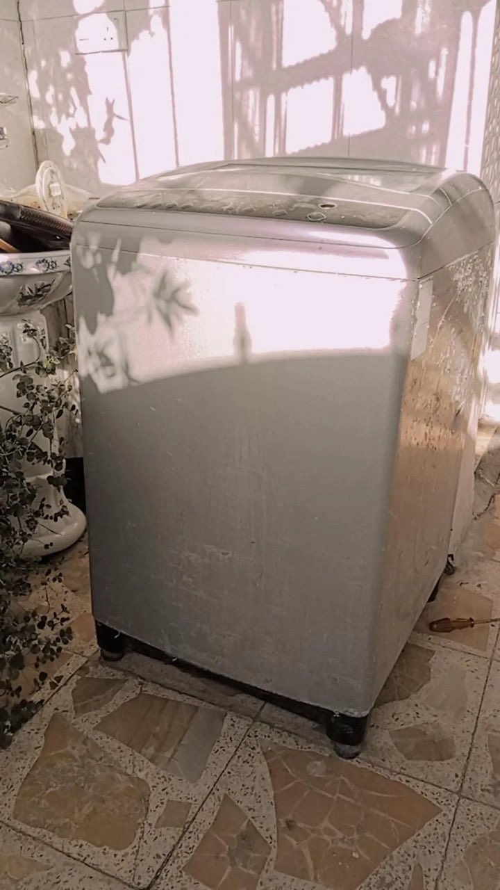 السلام عليكم غساله اوتماتيك نضيفه كلش ١٣ كيلو وكفت بسبب الكهرباء طكت ومنعرف شنو سبب وكفتهه سعرهه ١٠٠ وبيها مجال بسيط الاستفسار ***********
