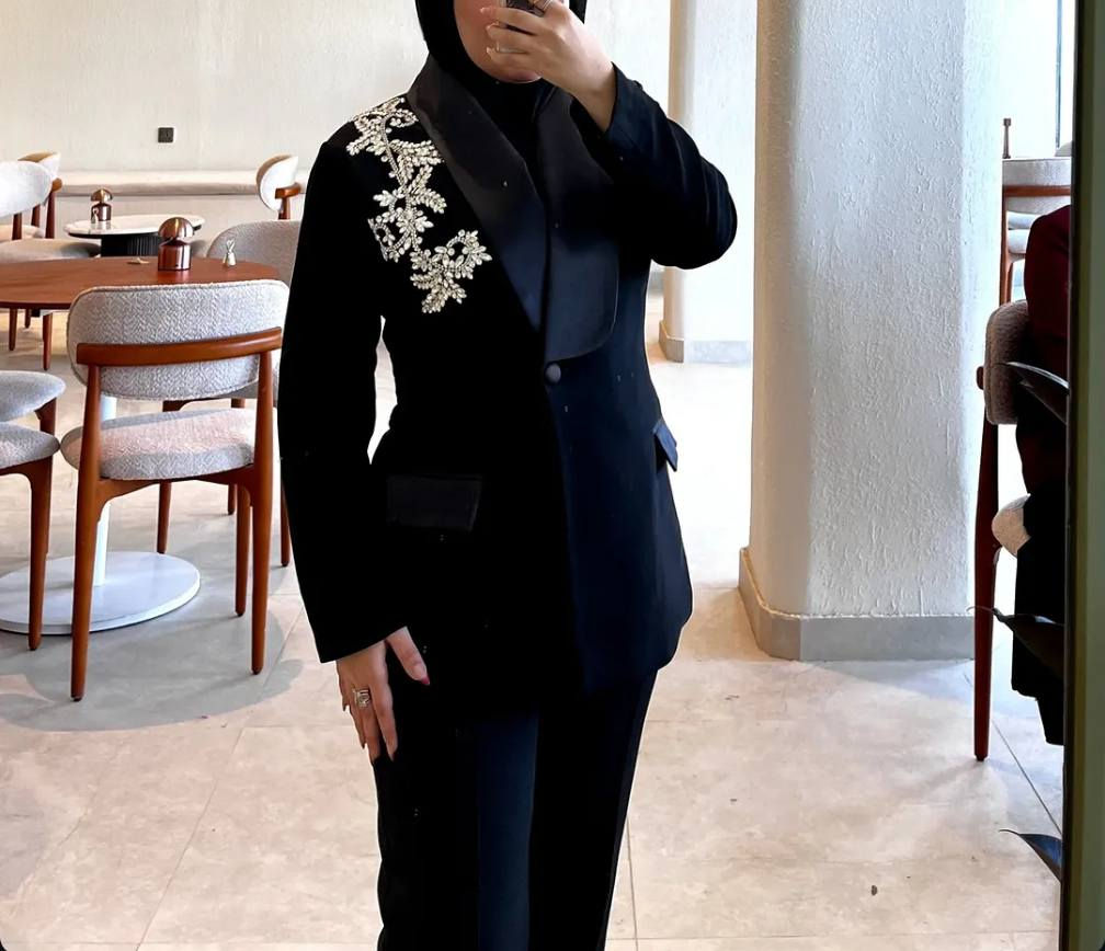 ستره رسميه تصميم خاص الخامه ثقيله  كلش كوالتي عاليه تفيد للتخرجات 
تلبس قياس 38 و 40 الطول 75 اللون اسود فاحم 
التواصل خاص


**إذا كنت صاحب هذا الإعلان وتريد حذفه لأي سبب، رجاءا أرسل رسالة إلى الدعم الفني**