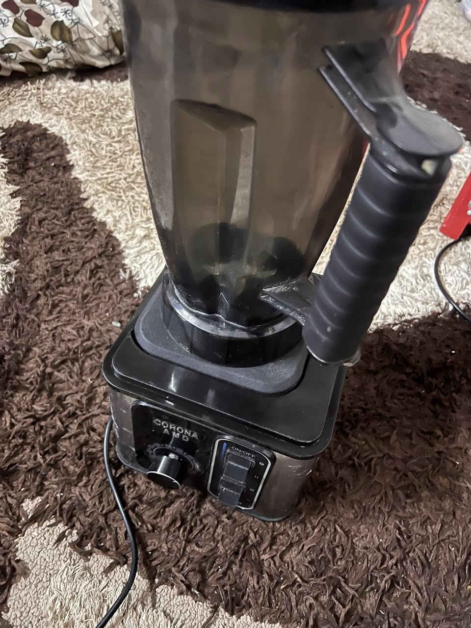 خلاط عصائر شغال أي عطل ما أبيه فقط اليدمفطورة منجوة الخلاط نظيف وسعره مناسب سعرها خلاط 20وبي مجال للطيبين استفسار الاتصال ***********
