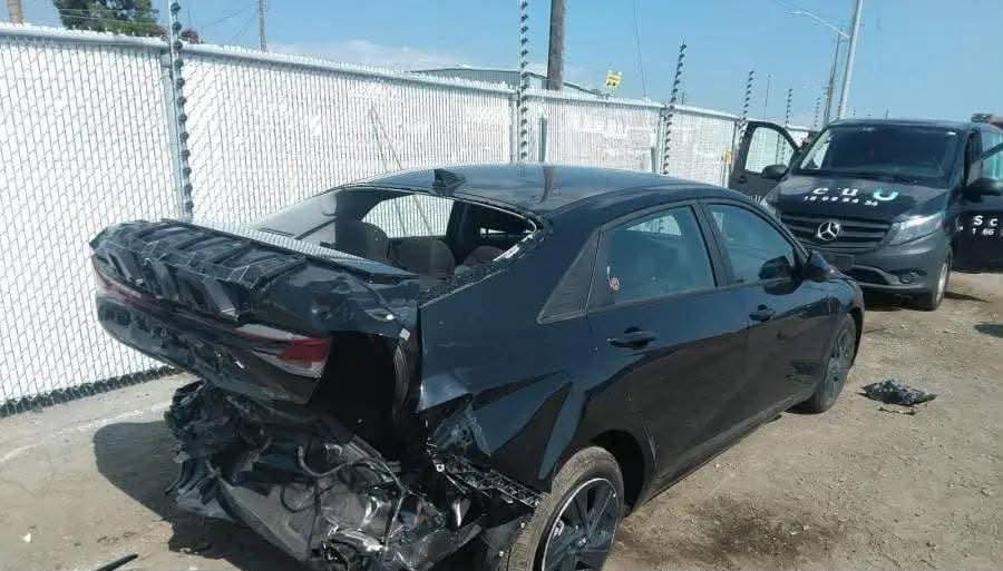 الانترا وارد موديل ٢٣ فول لفول مواصفات ماشية ٣١ الف حادثه خلفي مبدل قبع جنطه وباب السائق مصلح وجامه خلفيه بدون ايرباك بيه رش ٣ قطع بامريكا محرك ٢٠٠٠ دوش مكانه بغداد الكرخ ***********
