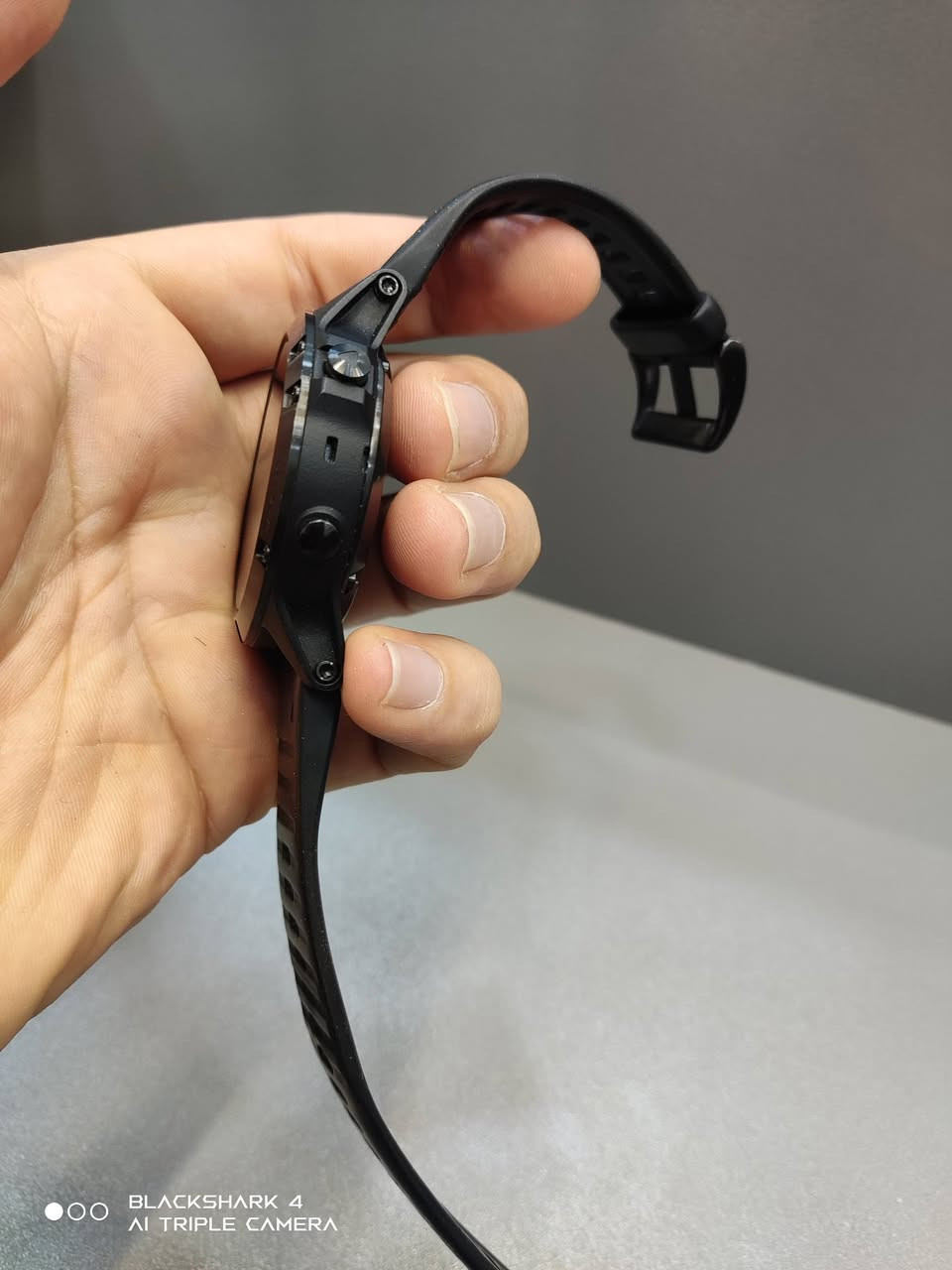 garmin fenix 5
نضافة 100 💯 
حجم 47 mm 
شحن 12 يوم + كيبل شحن أصلي 
للاستفسار ***********
