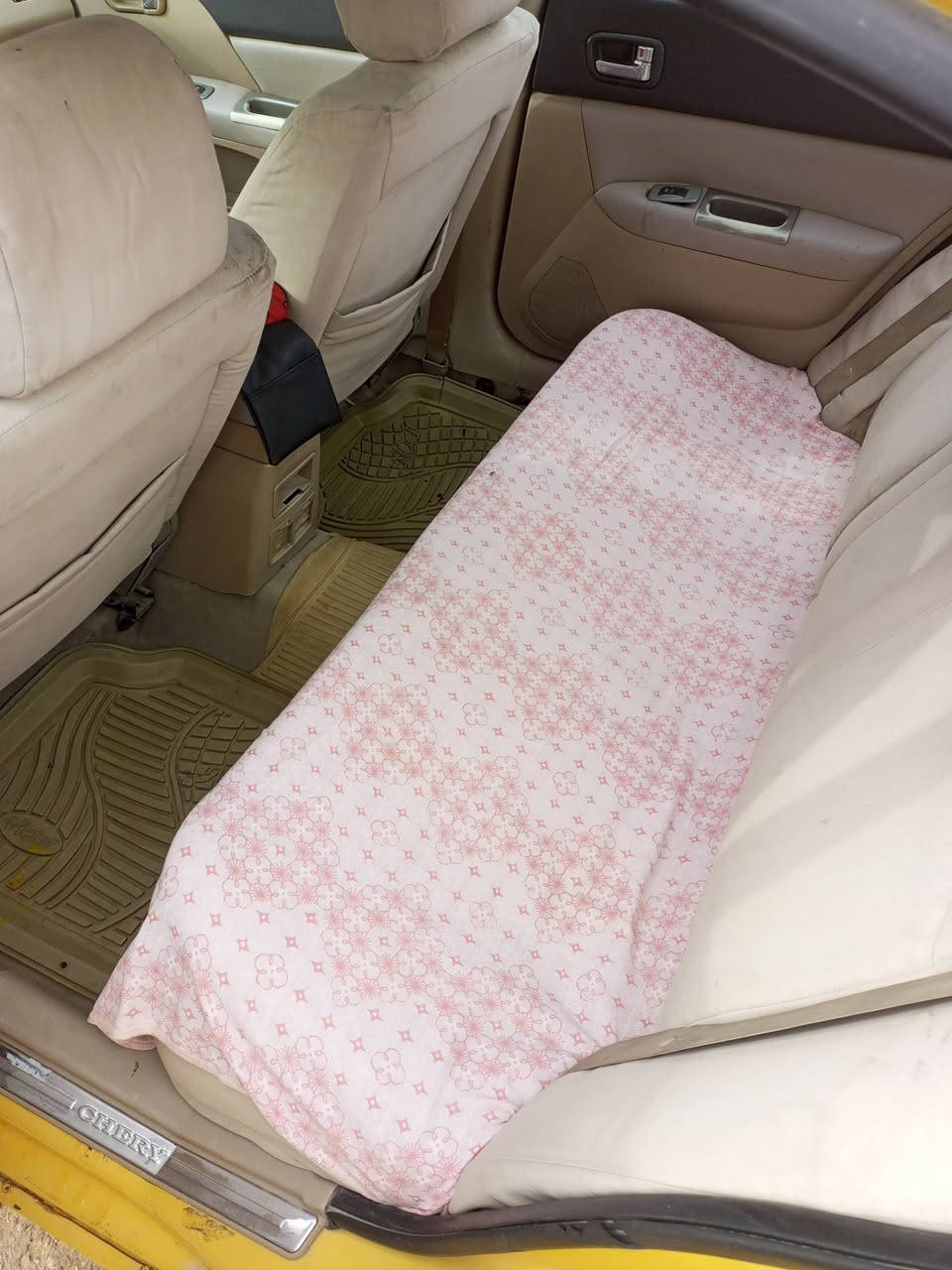 السلام عليكم  شيري اي فايف مديل  13 كير اوتمتيك سياره مكفوله    كله شغال  العنوان    رقم الهاتف  *********** ترهم مراوس حسب القناعه السعر  27
