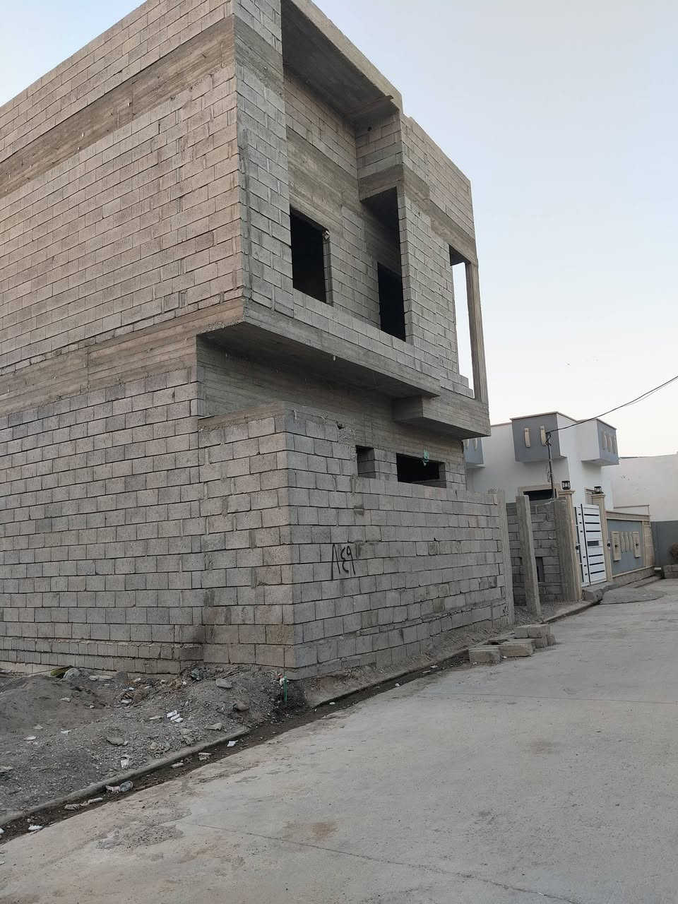 🏡 هيكل للبيع – مزارع الحدباء (قرب السفارة التركية)
📍 الموقع: مزارع الحدباء – قريب على السفارة التركية
📄 الصنف: زراعي – ملك صرف
📐 المساحة: 157م²
↔️ الواجهة: 11.5م
↕️ العمق: 13.5م
🏗️ الوصف:
هيكل طابقين، ناصي وعالي، يحتوي على:
🔹 الطابق الأول:
غرفتين نوم
هول
استقبال
صحيات
مطبخ حار وبارد
🔹 الطابق الثاني:
ثلاث غرف نوم
هول
صحيات
📞 للتواصل: خاص على الارقام التاليه
.***********
***********
واتس اب فقط
***********
