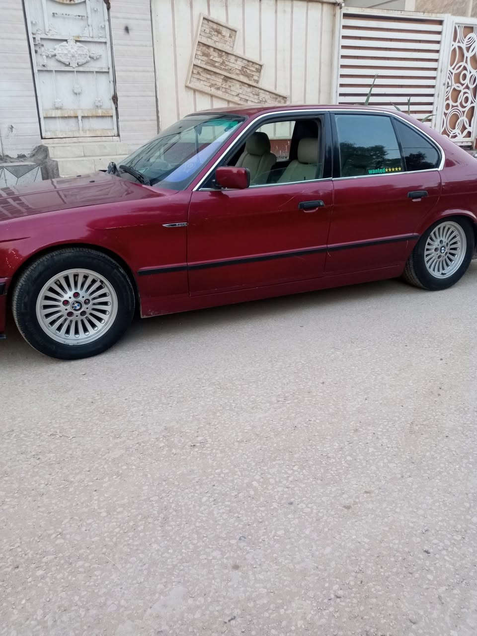 السلام عليكم بي ام 525مسكر عدل اربيل باسمي كلشي بيه شغال المكان بابل 55وبيه مجال قليل للاستفسار  الاتصال ***********
