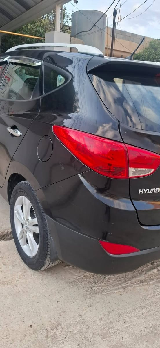 توكسن امريكي موديل ٢٠١٠ سوداء اللون  
فقط بوند مبدل شرط بدون دواخل رقم نينوى تحكمات استيرن 
سيارة جاهزة ..
شراي اتصل على الارقام 
***********
***********
