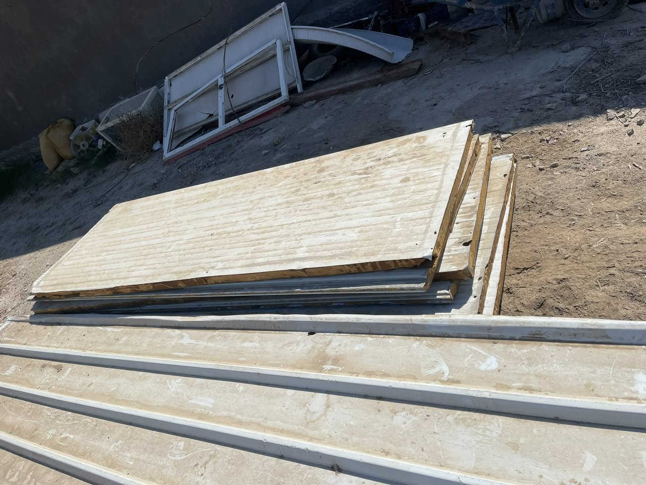 السلام عليكم سندويج سقف قياس 6متر +سندويج جداري 3متر )مستعمل سعر مناسب  مكان بابل النيل (***********)
