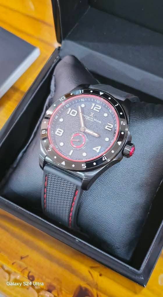 تحية طيبة،،،
 للبيع ساعة برنارد اتش ماير سويسرية أصلية.
تتميز الساعة بواجهة من الزجاج المقاوم للخدوش والكسر الكرستال والياقوت 
جميع أجزائها مصنوعة من الفولاذ المقاوم للصدأ.
مقاسها متوسط ومريحة في اليد.
ساعة جديدة وغير مستخدمة، بنايلونها .
للاستفسار عن السعر، تواصل خاص وتدلل. ***********
