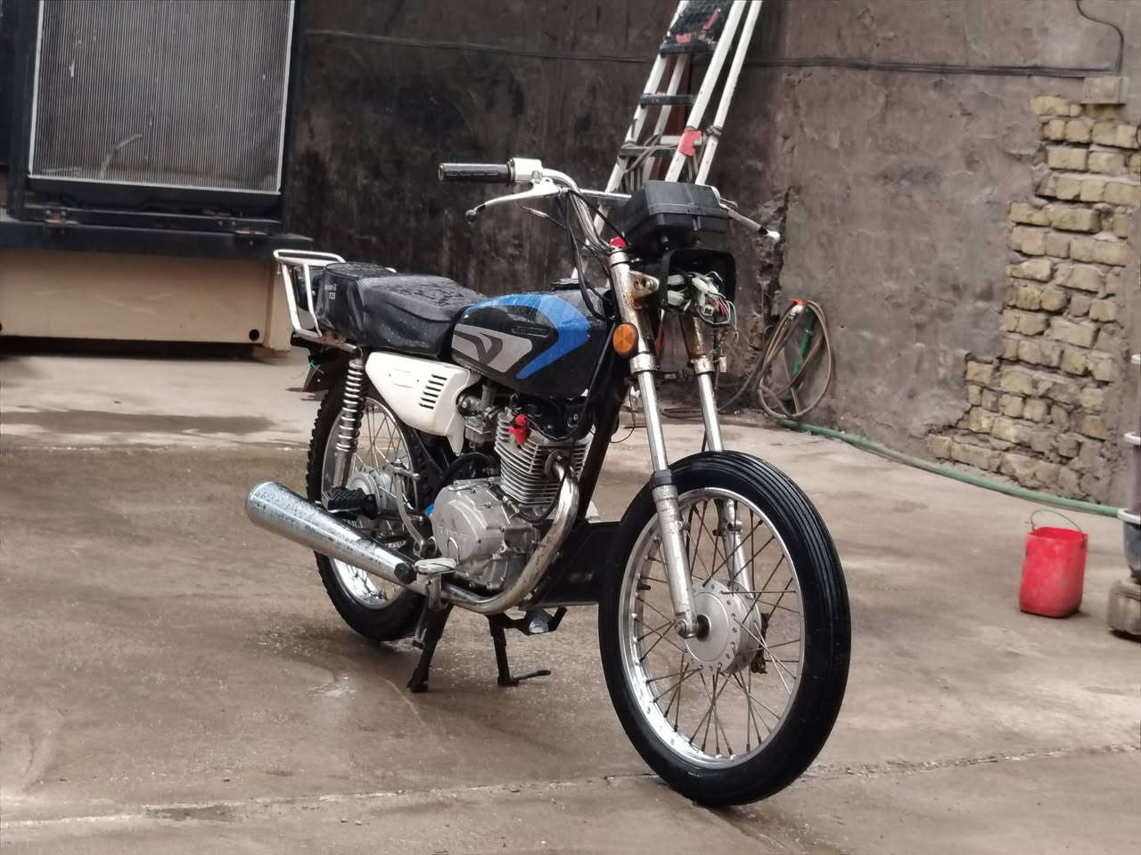 سلام عليكم
دراجه ايراني ارشه موديل 2013
سعر 250 الف الاستفسار ***********
