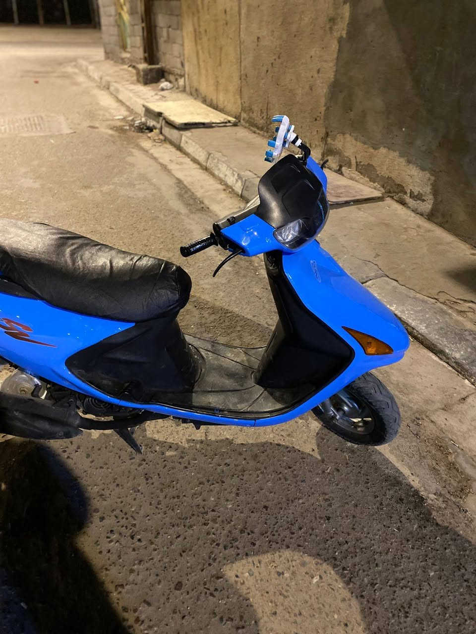 دراجه فراشه فحل
الون ازرق بحري سرعته 140 مكفوله
جاهزه من كلشي نضافه فول
 العنوان البصره المعقل السعر 550 
ناعمه ورزنه *********** واتساب او تصال مباشر
