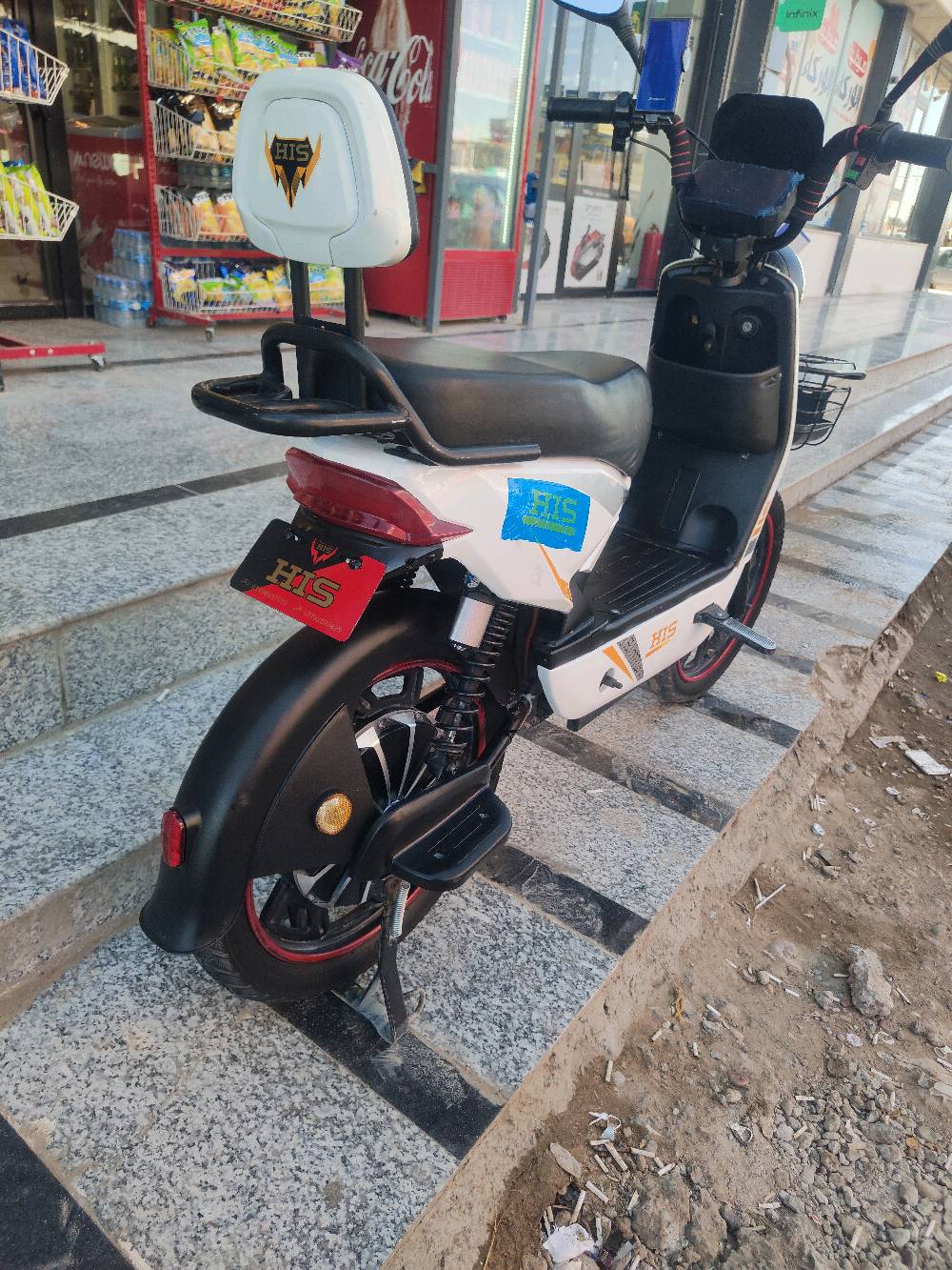 السلام عليكم 
دراجة كهربائية امزودة باتري وفتح سرعة الدراجه عاليه عن الكاع 30سانتيم اعتبر روحك صاعد تاهو اشكد معاليه  حجم التايرات اكبار واعراض الدراجة اتشي لحد وزن 200كيلو دراجة مميزة تختلف عن باقي الدراجات العادية ملفها 1500واط حقيقي نحاس 20امبير
بطاريات 20امبير 60فولت خمسة باتري دبل اتمشيك مسافة 40كيلو عقل 20امبير مفتوح سرعة اليريدها *********** يدخل خاص دراجة جديدة اني امداريها تاخذها وكاله