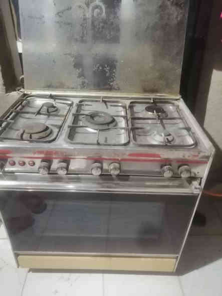 طباخ خمس عيون كل شغل عيون وفرن 90 بيه مجال ***********
