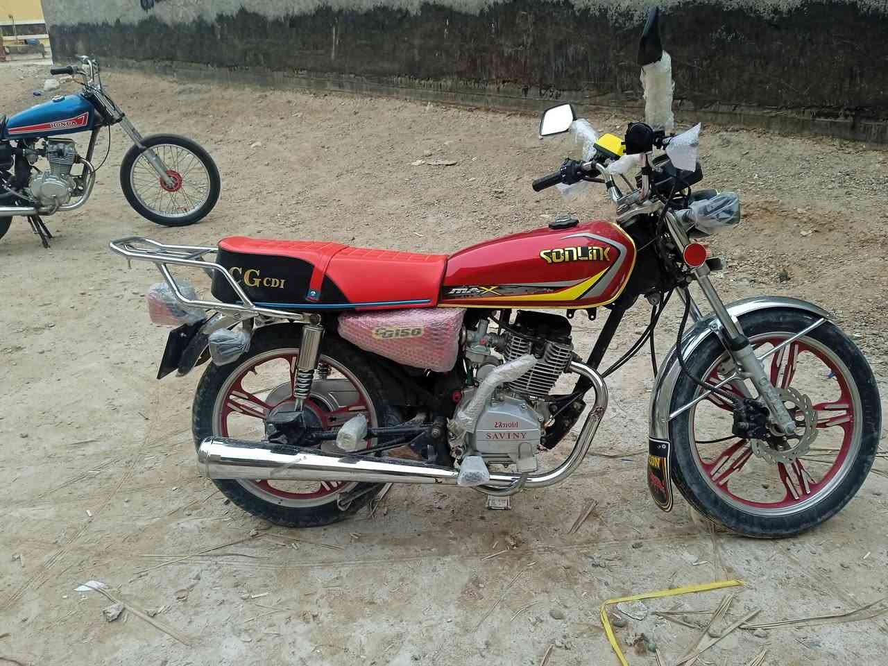 السلام عليكم دراجه للبيع سيفان موديل 23 محرك فول شلعه معدل كهربائيات كله شغاله مابي اي نقص بس شغل وطلع الدراجه نضيفه مال جناي تاخذه ربع دينار متخلي عليه
سعره 700 وبيه مجال شي قليل للشراي 
مكاني رمادي خمسه كيلو 
رقم الهاتف ***********
