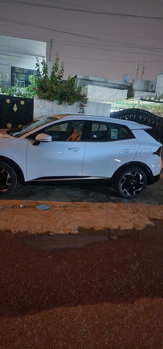 سلام عليكم
سبورتج بيضه موديل 22 (خليجي) black edition 
باسمي التحويل ثاني يوم 
ماشيه 42 الف كيلو
فول موصفات 
بصمه 
حساس خلفي
كامره خلفيه  
سايد بريك كهرباء
دشبول ديجتال
قطعتين تبريد 
ويل كب 19
كراسي كهرباء
تدفئ كراسي وستيرن
وباقي المواصفات معروفه 
سياره نظيفه كفاله عامه من الصبغ
العنوان بغداد 
الرقم ***********
السعر 225 ورقه وبيها مجال بسيط
