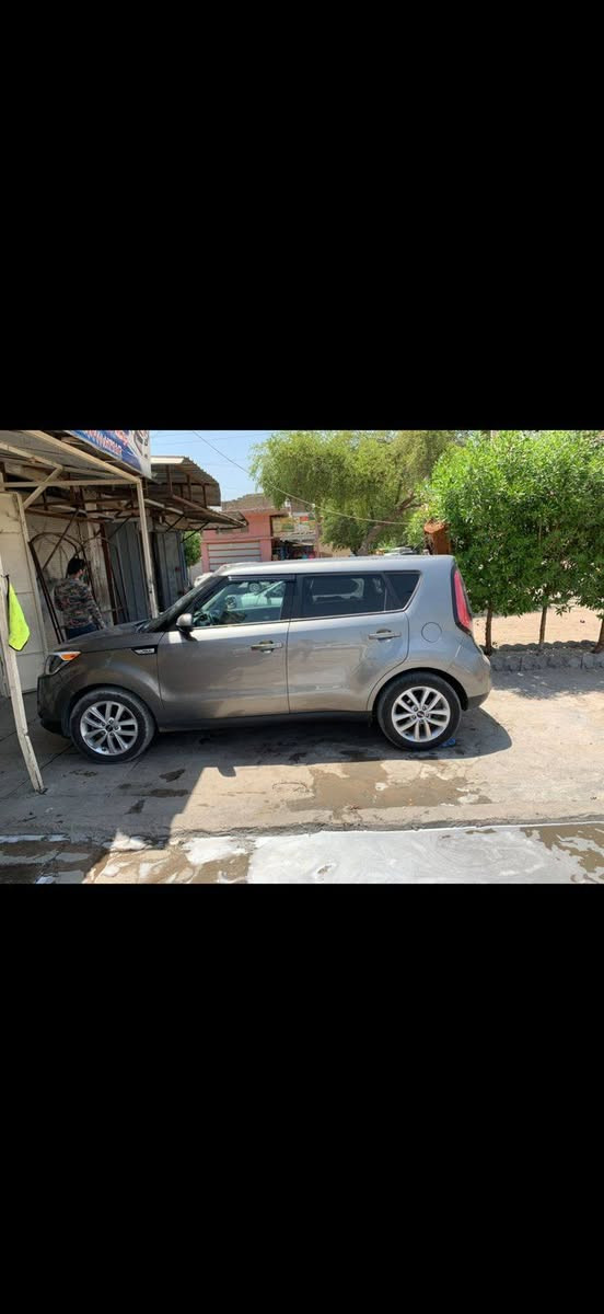 سلام عليكم موديل ٢٠١٨ بسمي مكينه ٢٠٠٠بلاديه شاشه جبيره نضام سبورت بدون ايرباك  بدون شاصي وبدون لغد تفحص بسونار وين ميعجبك للإستفسار اتصال ع رقم *********** وبيه مجال
