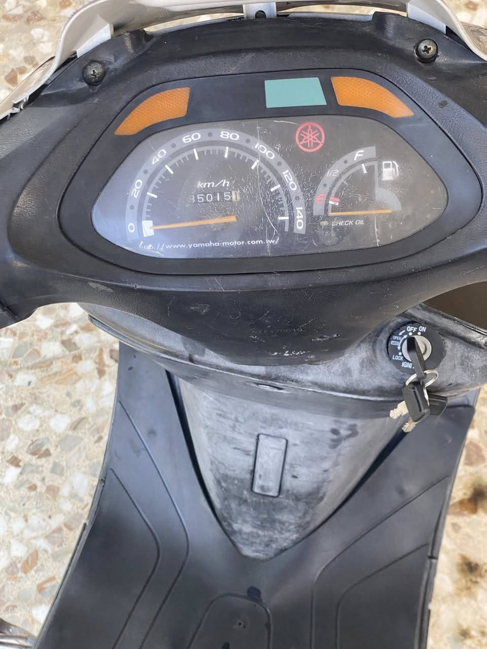 السلام عليكم ورحمة الله وبركاته 
دراجة فراشة جديدة محرك ناعم ومعدل خير من الله 
كهربائيات كلها شغالة سلف هندر كهربائيات 
كله رقم 1 
السعر 375 الف 
العنوان حلة - مركز ***********
